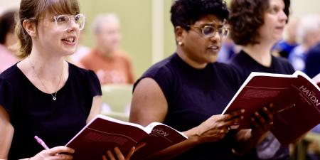 People singing in Sydney Philharmonia Choirs
